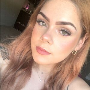 Meet your Posher, Mirella